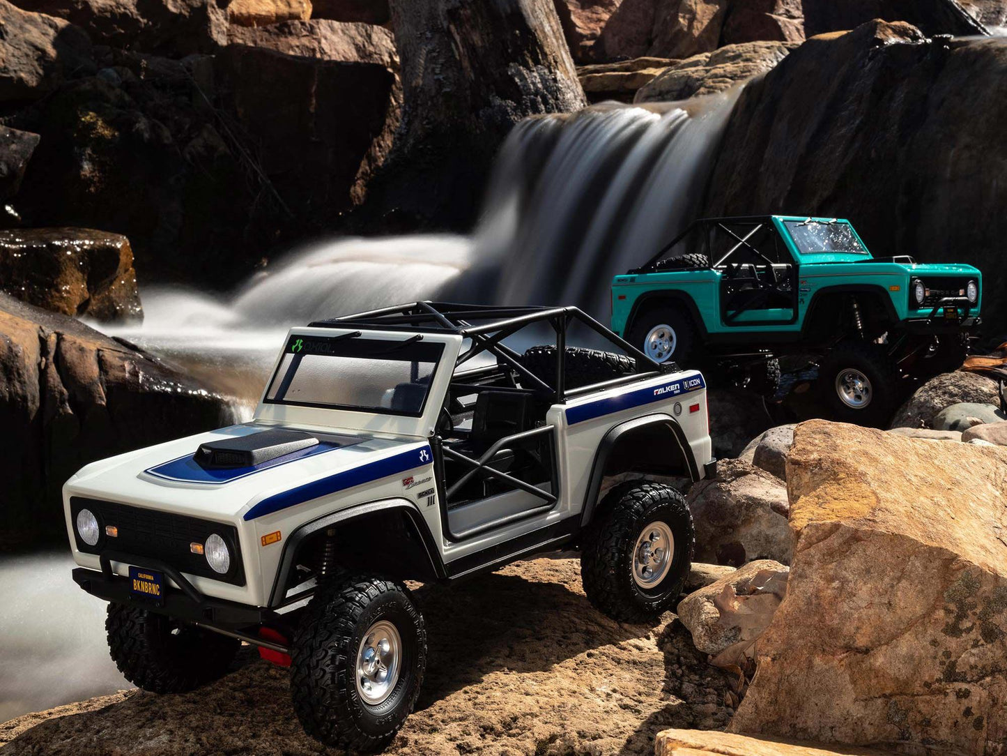AXIAL 1/10 SCX10III Early Ford Bronco 4WD RTR, Teal AXI03014BT1  White AXI03014BT2 (shadow stock)