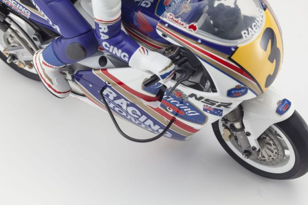 Kyosho Moto Hanging On Racer Honda NSR 1991 1:8 Kit 34932B